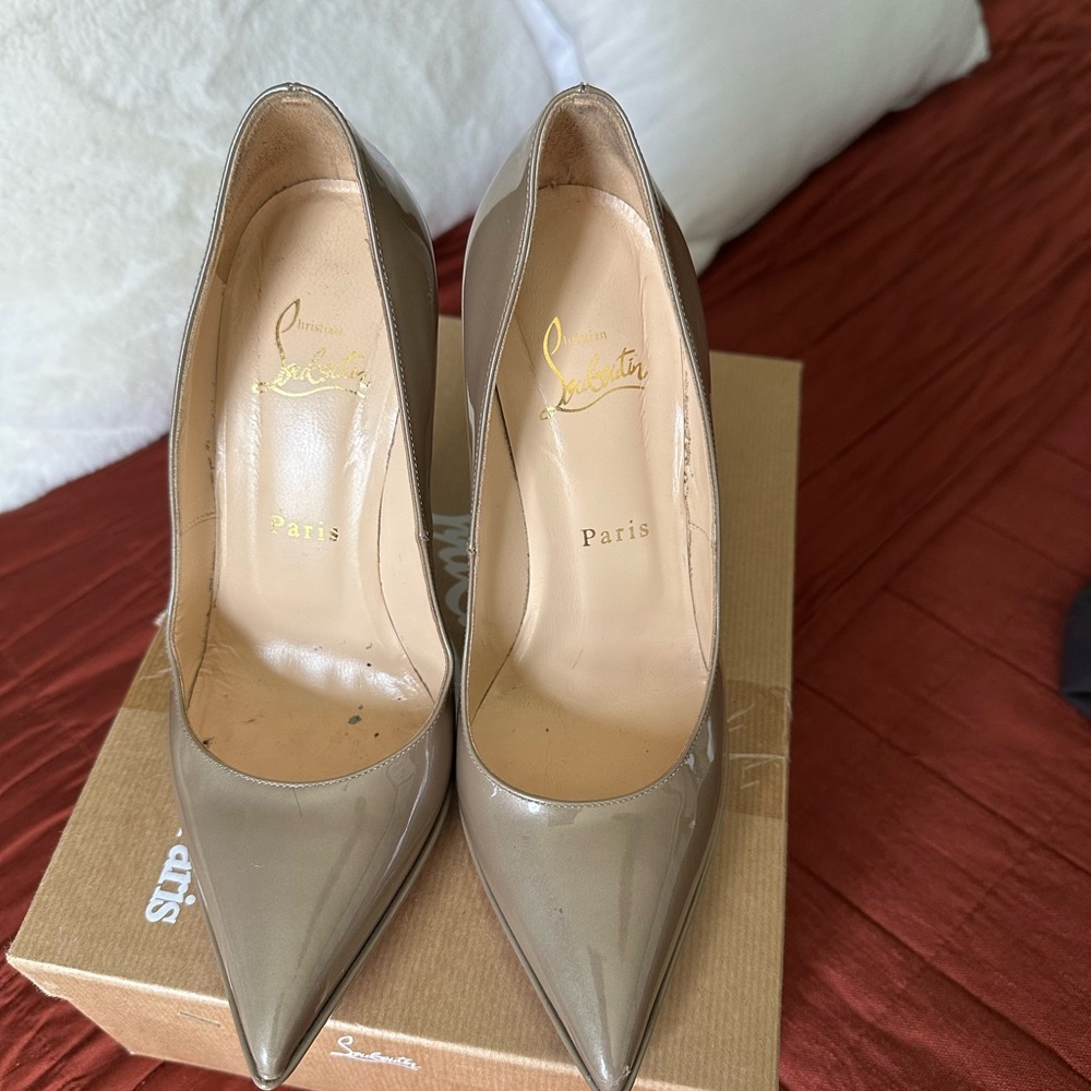 Christian Louboutin Women's Beige Pumps